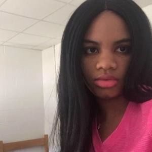 Meet your Posher, Paola